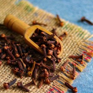 Whole Cloves by HajMadi